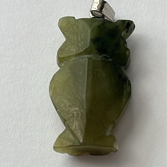 Vintage hand carved Jade owl pendant and ring set; ring is size 8 - Picture 3 of 9